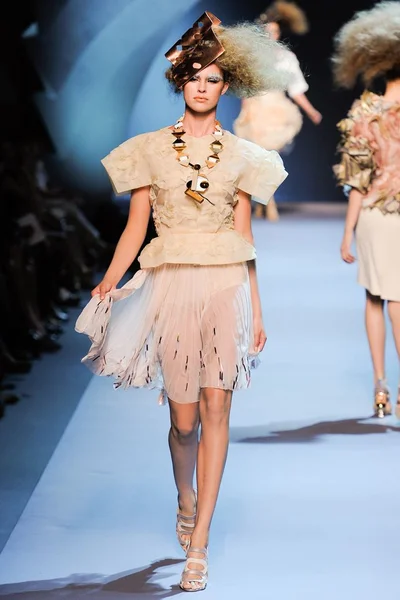 Look 17